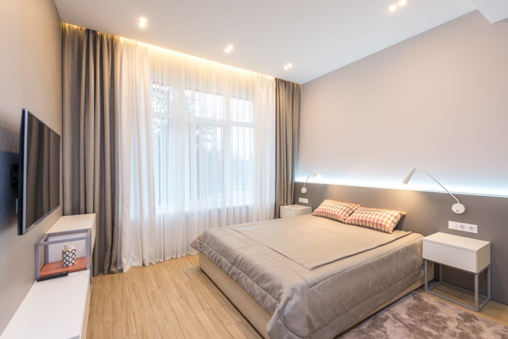 small room decor ideas for a bigger-looking space
